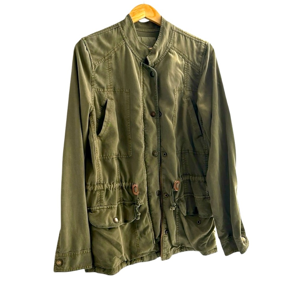 Fall essential:  Utility Jacket w tons of pockets cinched waist